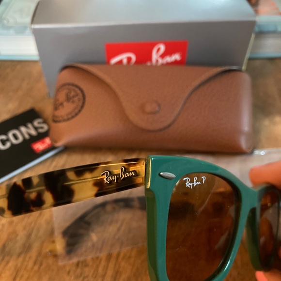 Ray-Ban Wayfarer Polarized - Picture 2 of 4